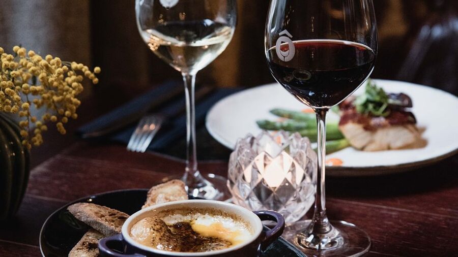 Paris: Dinner with Customized Wine Selection - A personalized wine dinner in central Paris