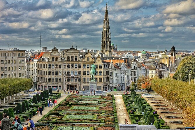 Paris: Discover Brussels and Bruges & Optional Chocolate Tasting - Brussels in three hours: grand squares and comic-book culture