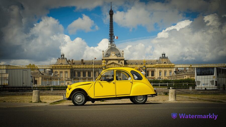 Paris: Discover Paris 2CV - From your hotel to the heart of Paris