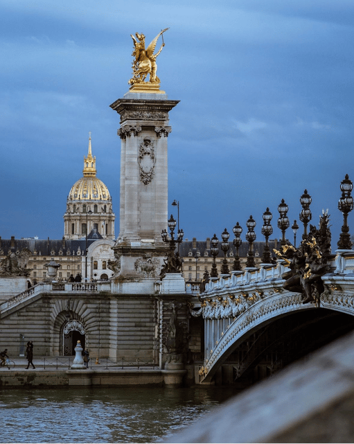 Paris: Discover Paris 2CV - What the guide adds to the ride