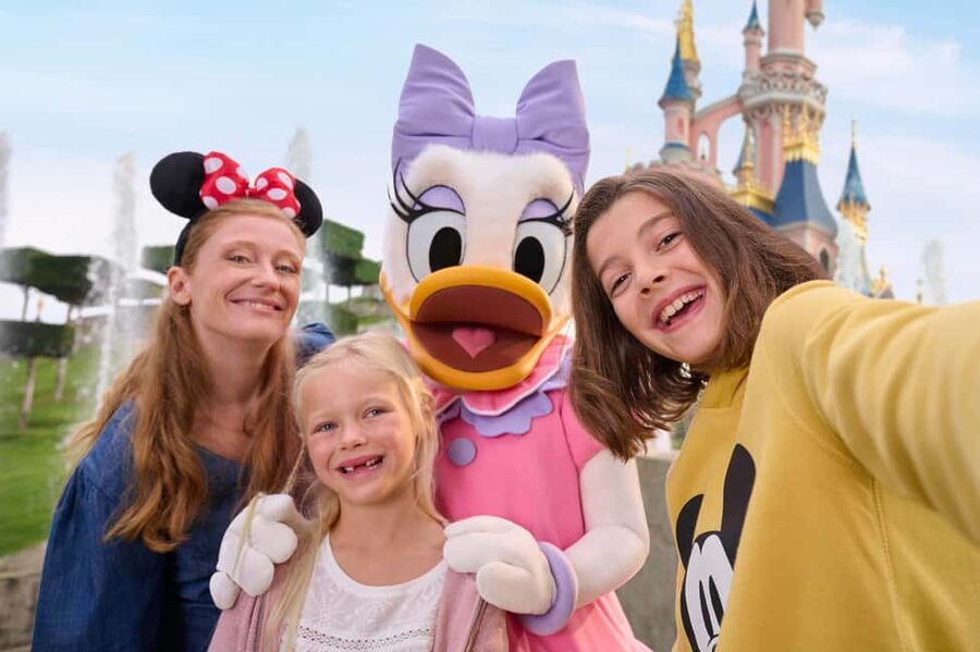 Paris: Disneyland Paris Ticket with Transfer - Key points to know before booking