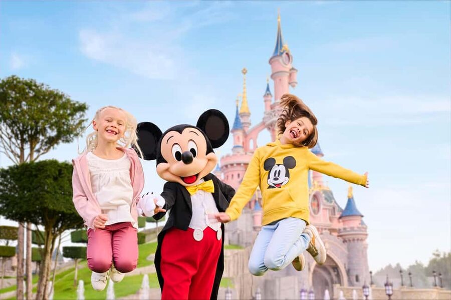 Paris: Disneyland Paris Ticket with Transfer - The coach ride to Marne-la-Vallée