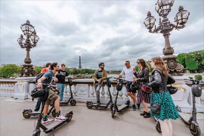 Paris E-Scooter Tour with fun & informative guide (small groups) - Île de la Cité and Notre Dame