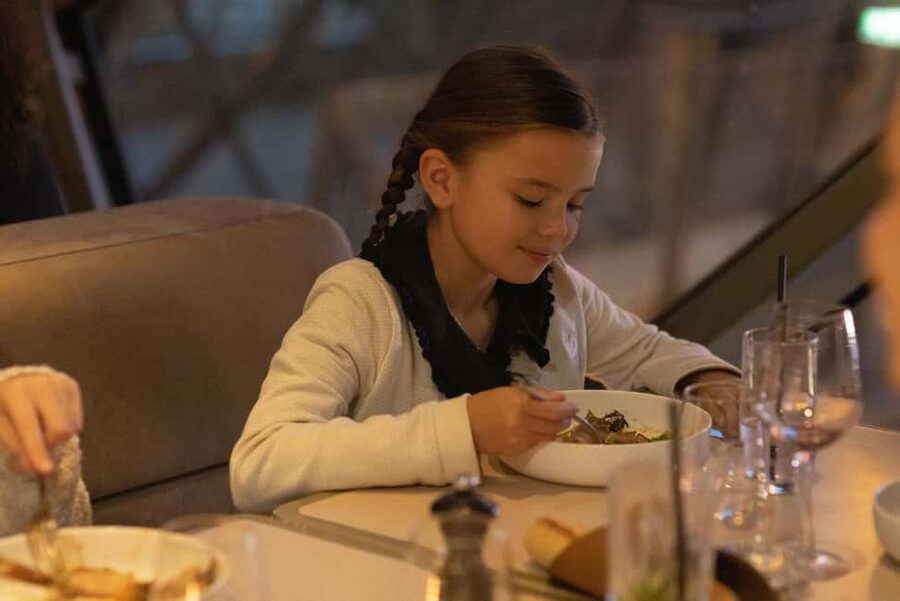 Paris: Early Dinner at Madame Brasserie in the Eiffel Tower - Who should book Madame Brasserie?