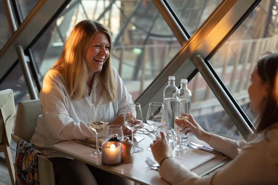 Paris: Early Dinner at Madame Brasserie in the Eiffel Tower - Drinks included with dinner