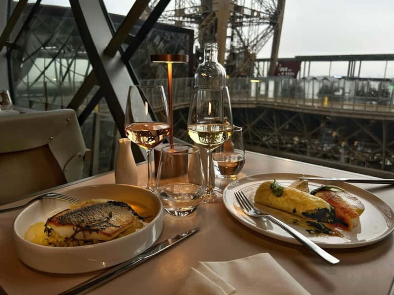 Paris: Early Dinner at Madame Brasserie in the Eiffel Tower - Service and the pace of the evening