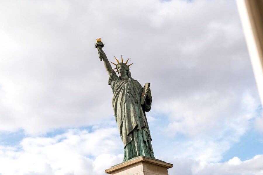 Paris: Early Evening Dinner Cruise on the River Seine - Key points before you book