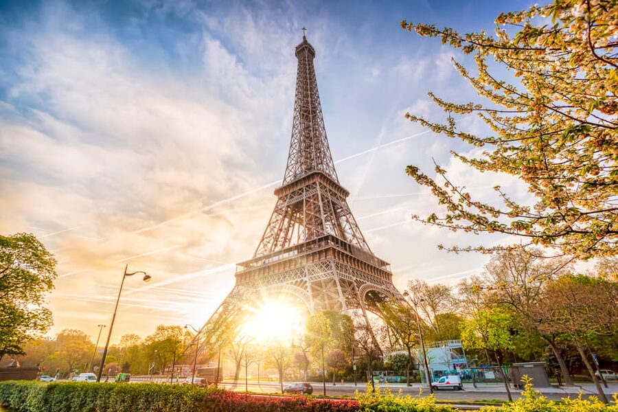 Paris: Eiffel Tower Dinner Cruise with a Moulin Rouge Show - What the strongest parts are, and where to lower expectations