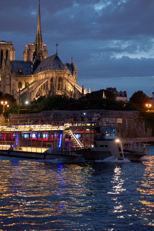 Paris: Eiffel Tower Dinner Cruise with a Moulin Rouge Show - Who should book this evening