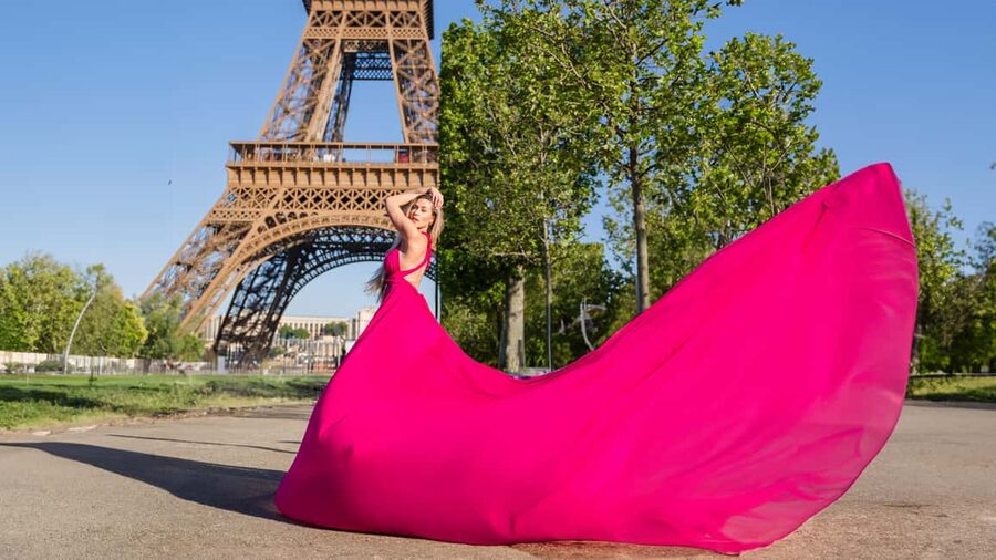 Paris: Eiffel Tower Flying-Dress Photoshoot jonadress - Trocadéro and the Eiffel Tower: the main photo stop