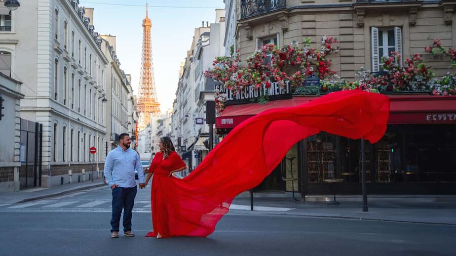 Paris: Eiffel Tower Flying-Dress Photoshoot jonadress - What the two photographers add