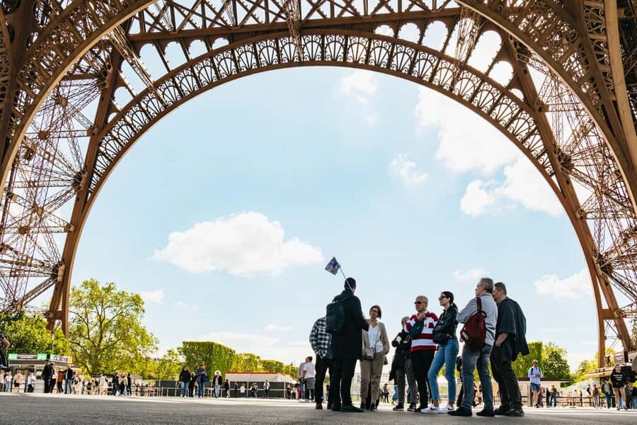 Paris: Eiffel Tower Fully Guided Tour with Summit Option - Why a guided Eiffel Tower visit can be worth it