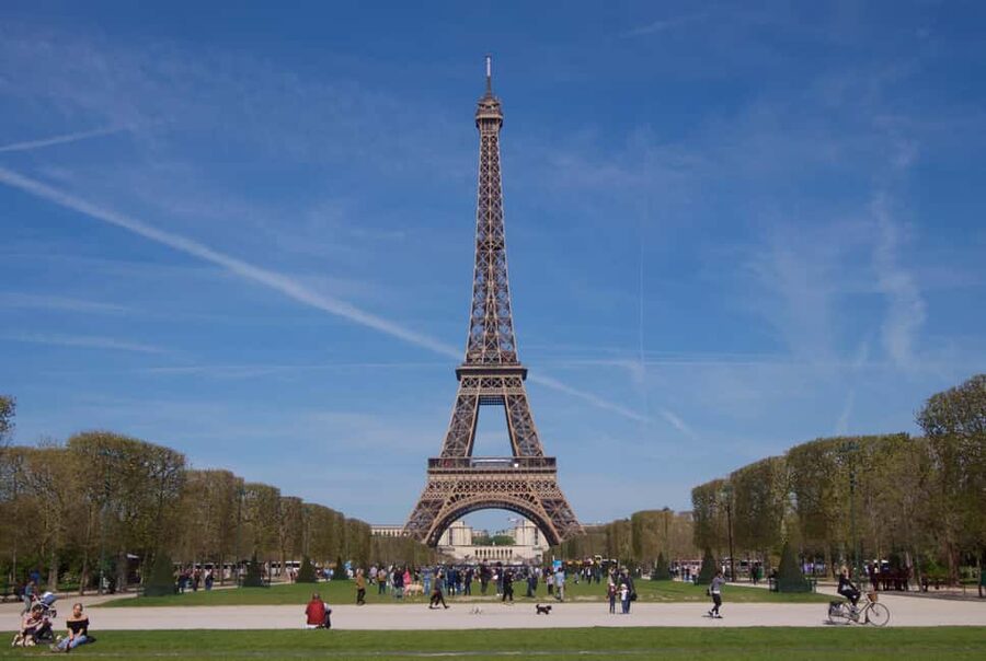 Paris: Eiffel Tower Guided Tour with Summit Access - Who should book this Eiffel Tower tour?
