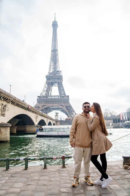 Paris: Eiffel Tower Photoshoot with a Professional - Key points to know before you book