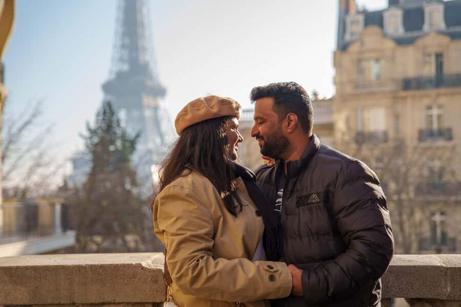 Paris: Eiffel Tower Photoshoot with a Professional - Who should book this Eiffel Tower session