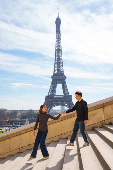 Paris: Eiffel Tower Photoshoot with a Professional - The photographers and the personal approach