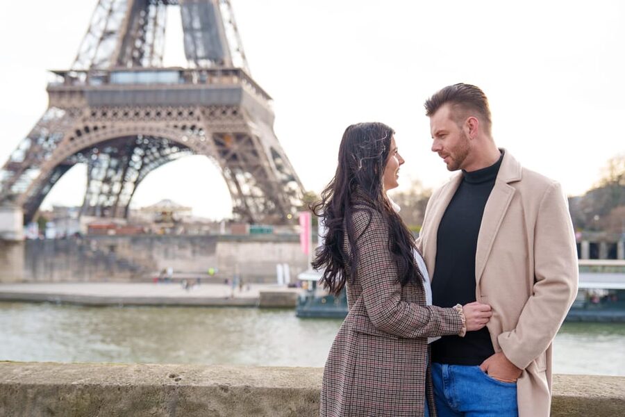 Paris: Eiffel Tower Photoshoot with a Professional - Digital photos and the editing style