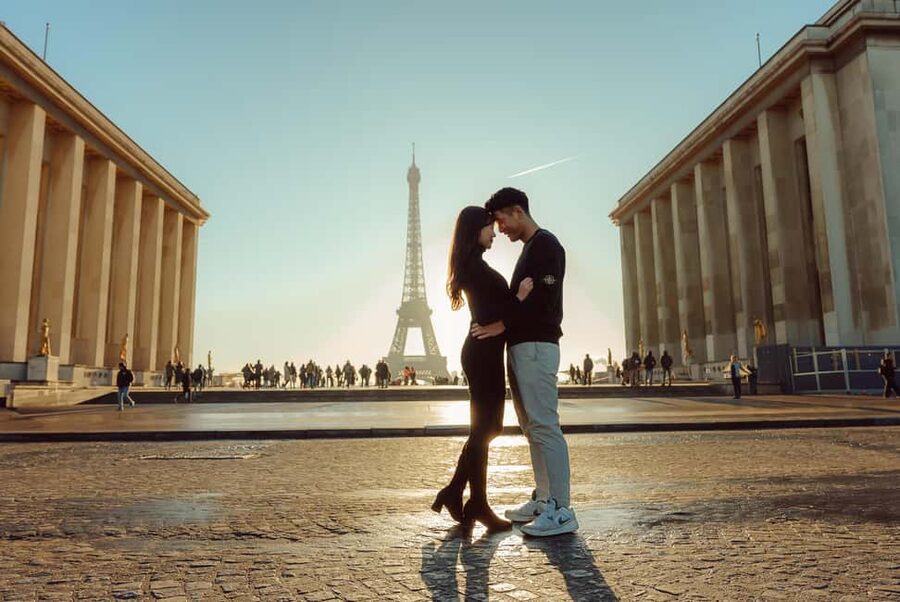 Paris: Eiffel Tower Street Photoshoot - A fast way to leave Paris with better photographs