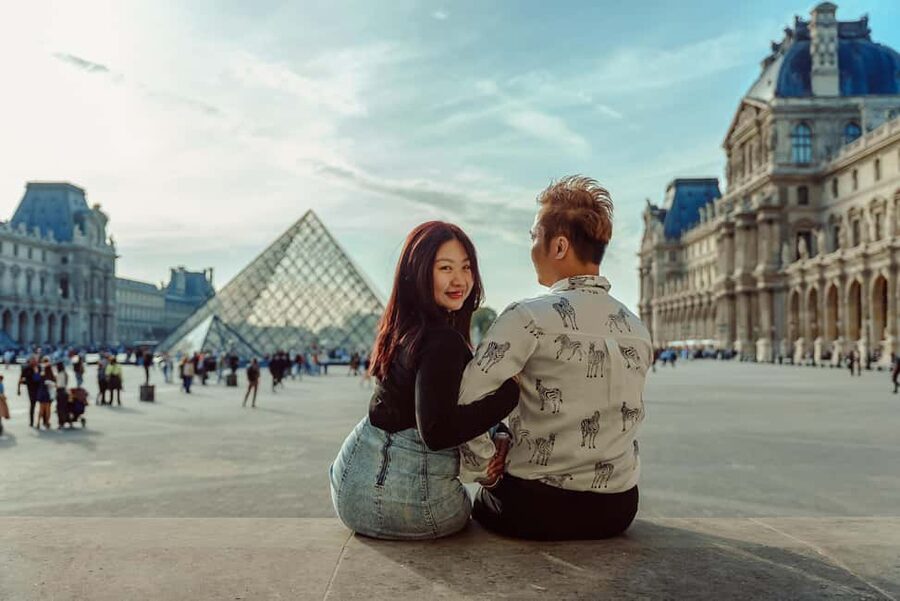 Paris: Eiffel Tower Street Photoshoot - Choosing between 15 minutes and two hours