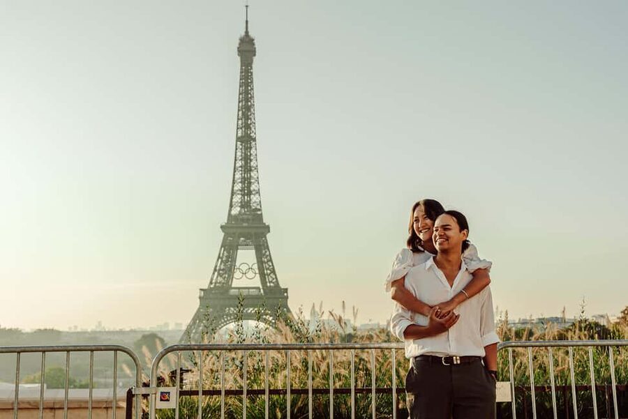 Paris: Eiffel Tower Street Photoshoot - Booking advice for a smoother session