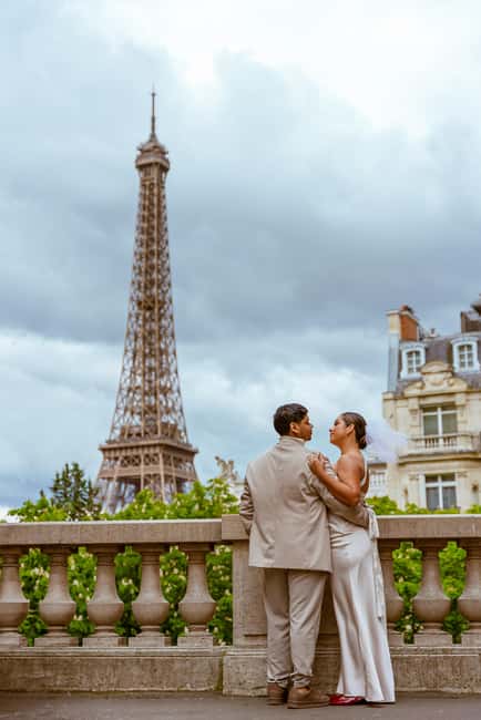Paris: Eiffel Tower Street Photoshoot - Starting at Chaillot National Theater