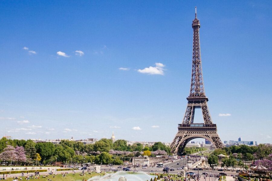Paris: Eiffel Tower Summit Floor Ticket & Seine River Cruise - What the host actually does at the tower