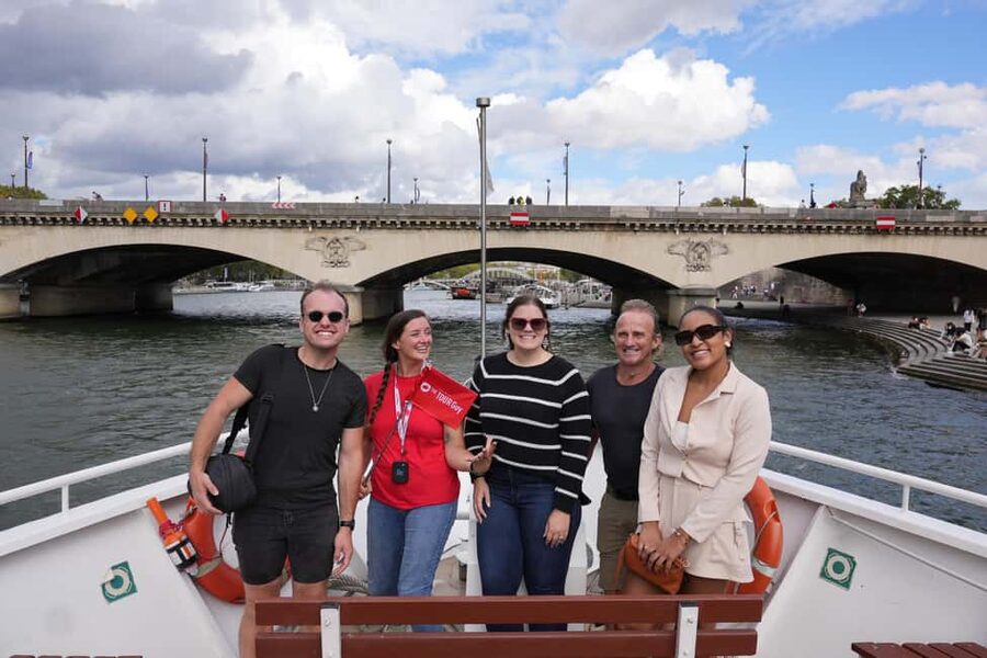 Paris: Eiffel Tower Tour & River Cruise with Summit Option - What the timing feels like after dark