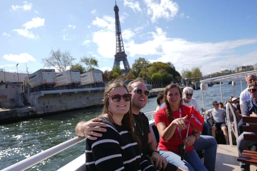 Paris: Eiffel Tower Tour & River Cruise with Summit Option - Finding the Cavalier Romain meeting point