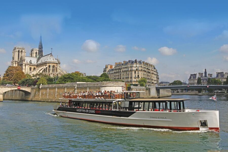 Paris: Eiffel Tower Tour & Seine River Cruise Tour - Walking toward the Iron Lady