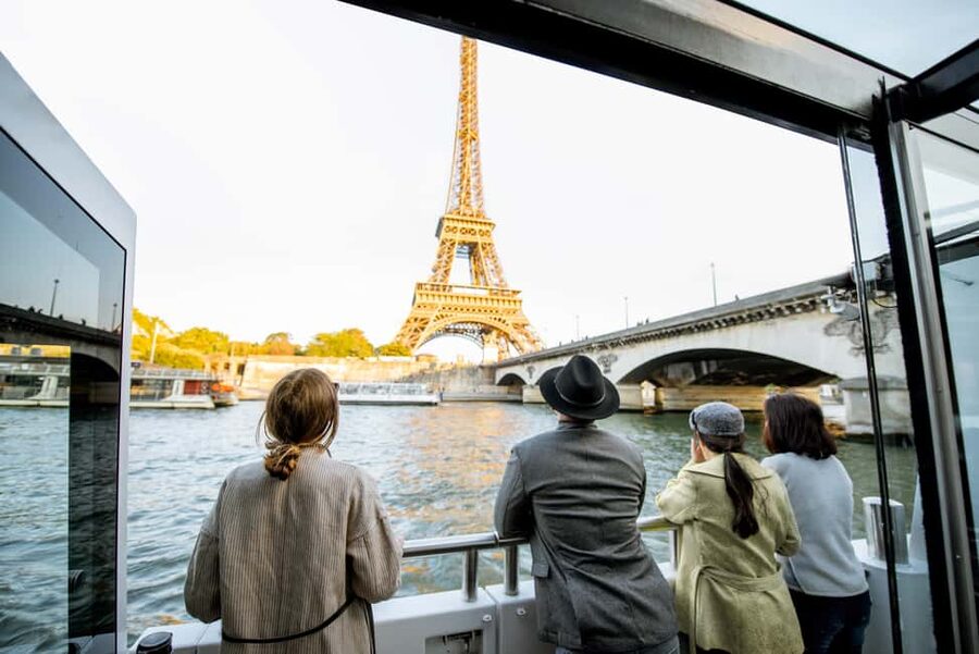 Paris: Eiffel Tower Tour & Seine River Cruise Tour - Finding the guide near Avenue Elisée Reclus
