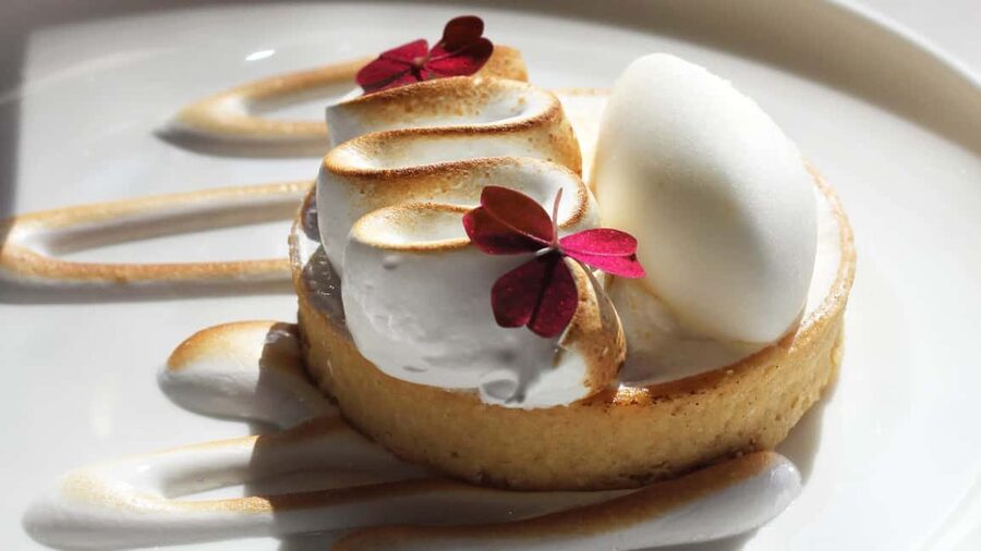 Paris: Elegant Dinner with Drinks in the Eiffel Tower - What the two-hour itinerary is like