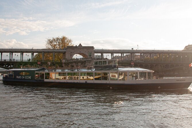 Paris en Scene 3 Course Seine River Dinner Cruise - Timing, comfort, and the shape of the evening