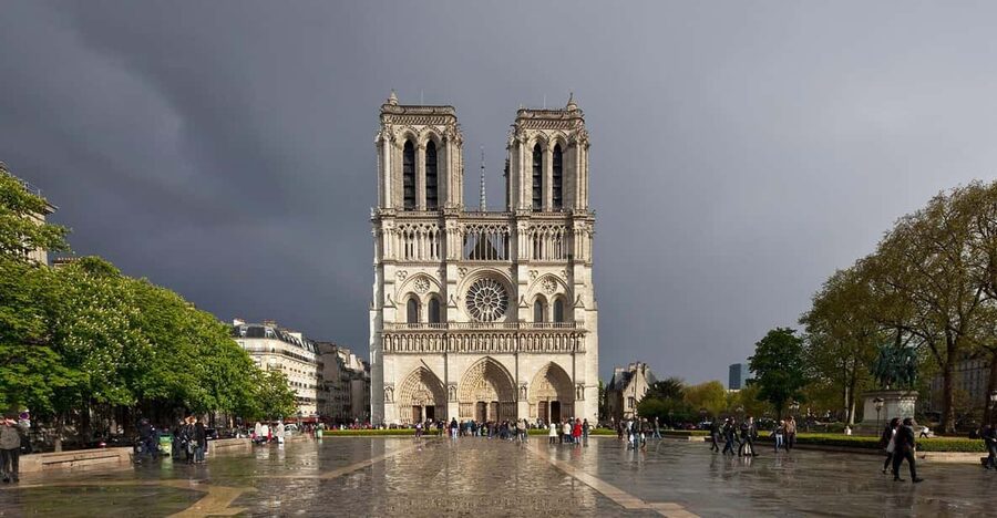 Paris: Eternal Notre-Dame VR Experience Ticket - Seeing details a normal cathedral visit cannot show