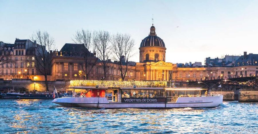 Paris: Evening River Cruise with Music - Music, drinks, and the mood onboard