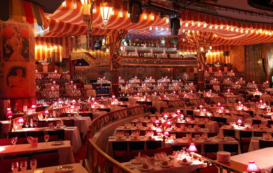 Paris: Evening Sightseeing Tour and Moulin Rouge Show - Champagne, costumes, and cabaret spectacle