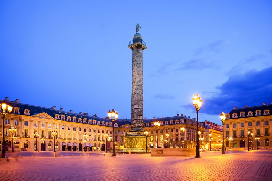 Paris: Evening Sightseeing Tour and Moulin Rouge Show - The late-night return is the weak link