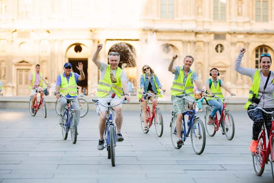 Paris Evening Snapshot Bike Tour - Paris traffic, safety, and cycling ability