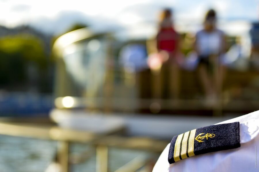 Paris: Family-Friendly River Seine Guided Cruise - A calm start beside the Eiffel Tower
