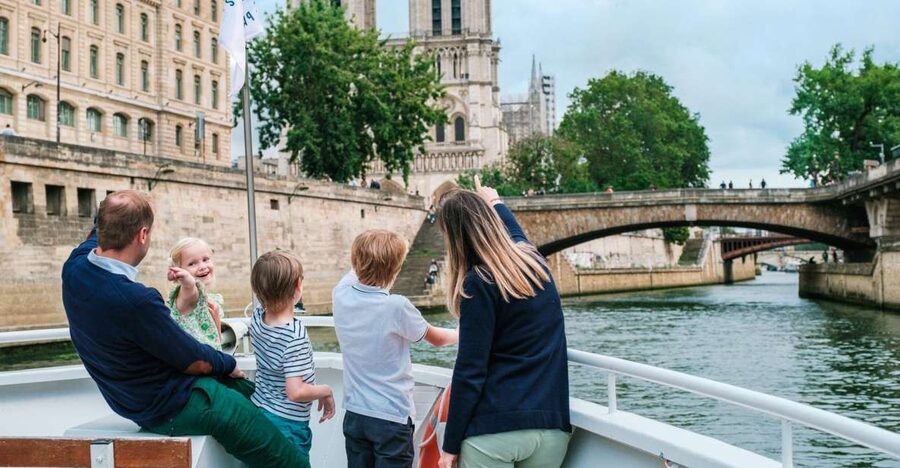 Paris: Family-Friendly River Seine Guided Cruise - How the guide keeps children involved