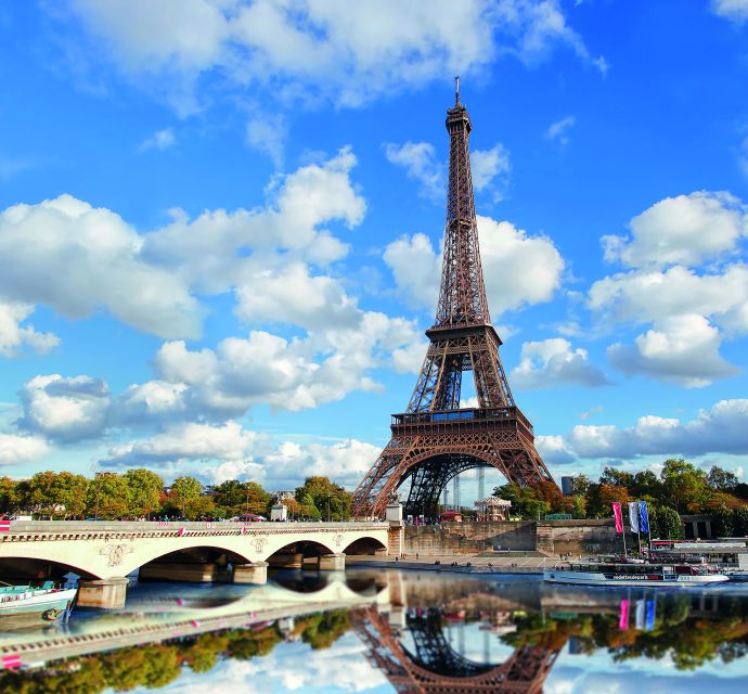 Paris: Family-Friendly River Seine Guided Cruise - Choosing the best time of day