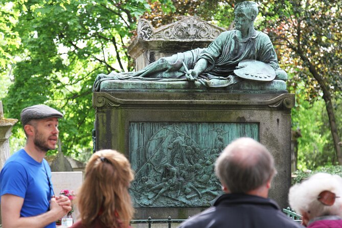 Paris: Famous Graves of Pere Lachaise Cemetery Guided Tour - Why Père Lachaise Works Best With a Guide