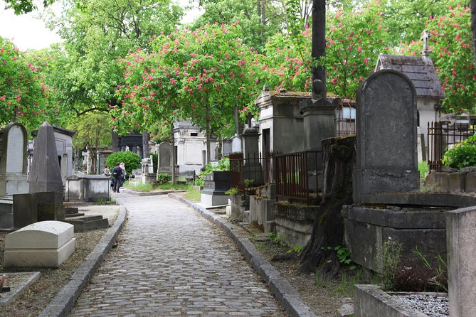 Paris: Famous Graves of Pere Lachaise Cemetery Guided Tour - Ending Near Philippe Auguste Metro