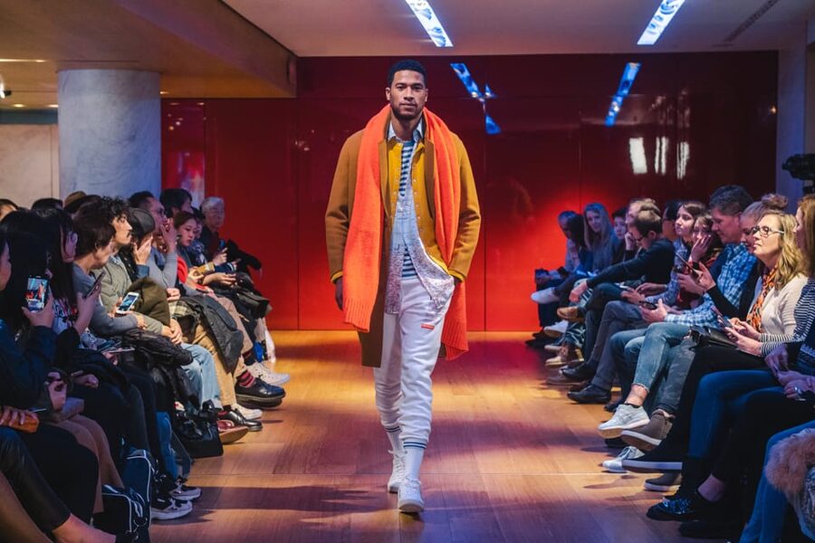 Paris: Fashion Show at Galeries Lafayette Haussmann - Who should book this experience?