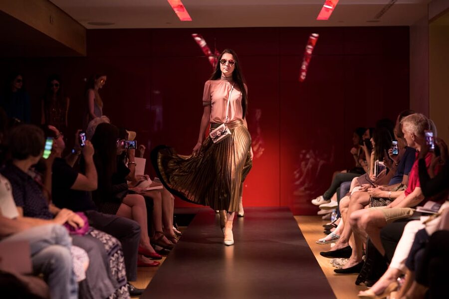 Paris: Fashion Show at Galeries Lafayette Haussmann - What happens during the 30-minute program