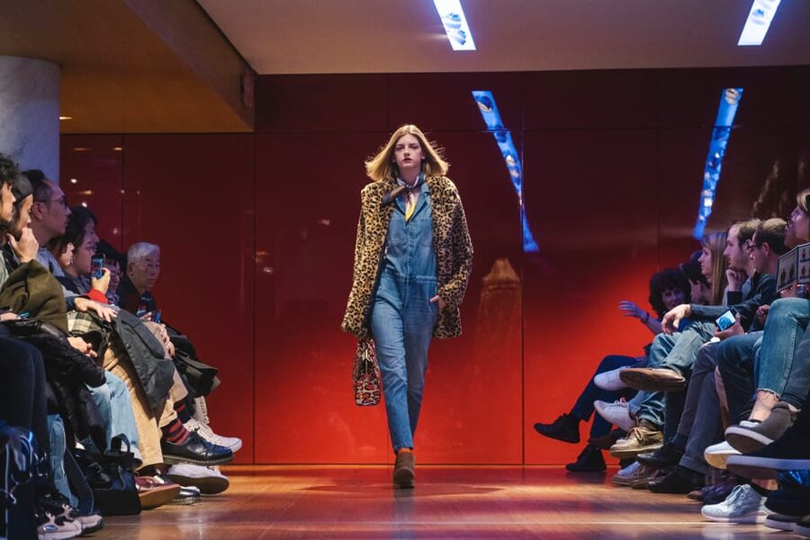 Paris: Fashion Show at Galeries Lafayette Haussmann - Choosing the right show time