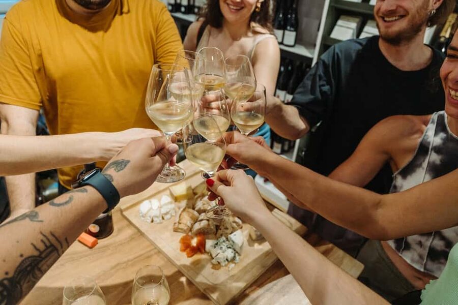 Paris: Food and Wine Tasting Walking Tour in Le Marais - Key points at a glance