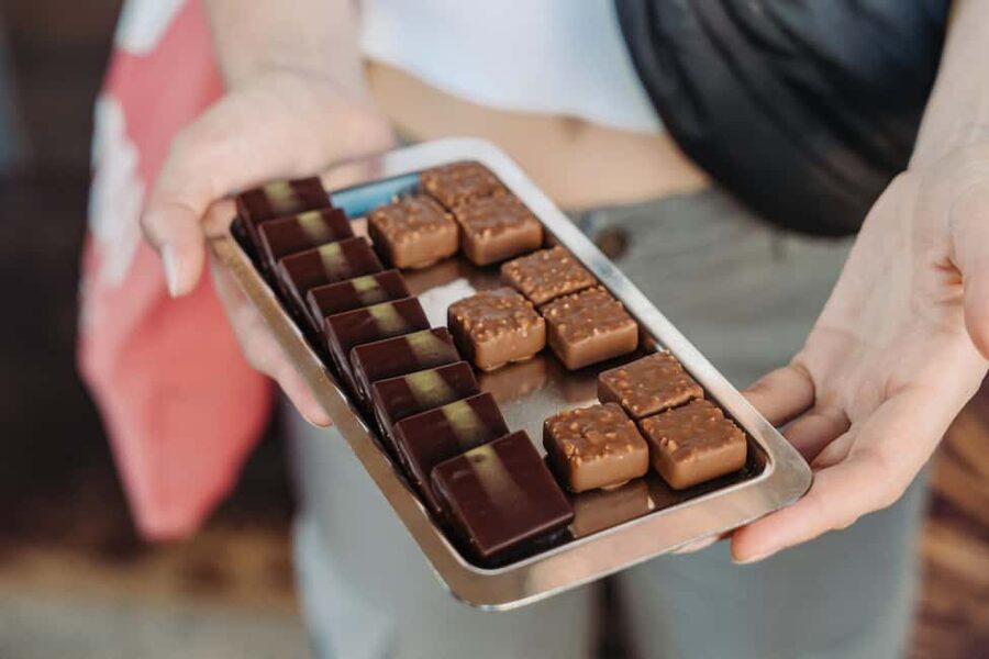 Paris: Food and Wine Tasting Walking Tour in Le Marais - Syrian-French pastry at Maison Aleph