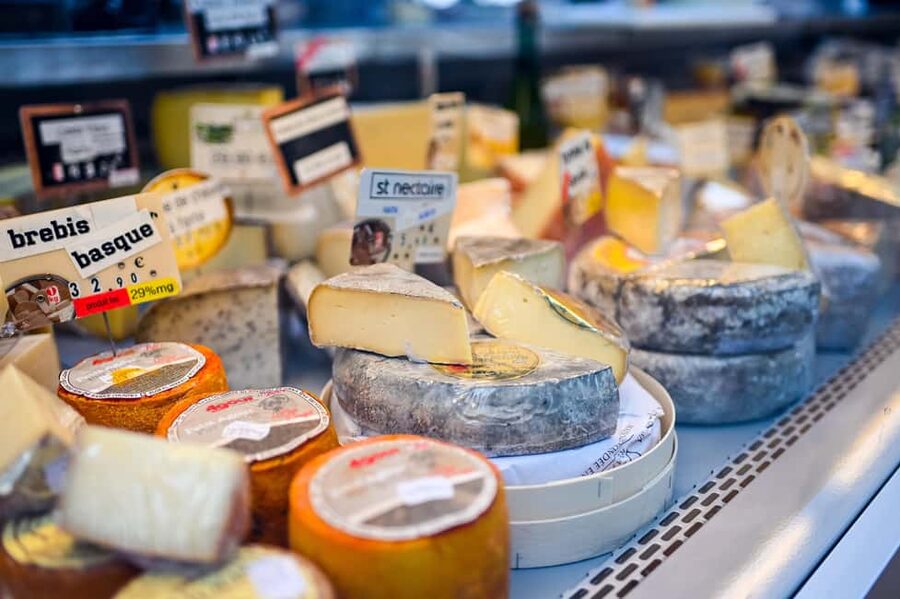Paris: Food Tour in Le Marais with Tastings - Croque-monsieur, cheese, and a glass of wine