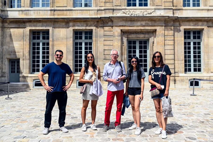 Paris: Food Tour in Le Marais with Tastings - Chocolate, macarons, and the final sweet course