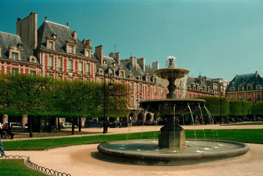 Paris: French Revolution Walking Tour - Why a walking tour suits the French Revolution